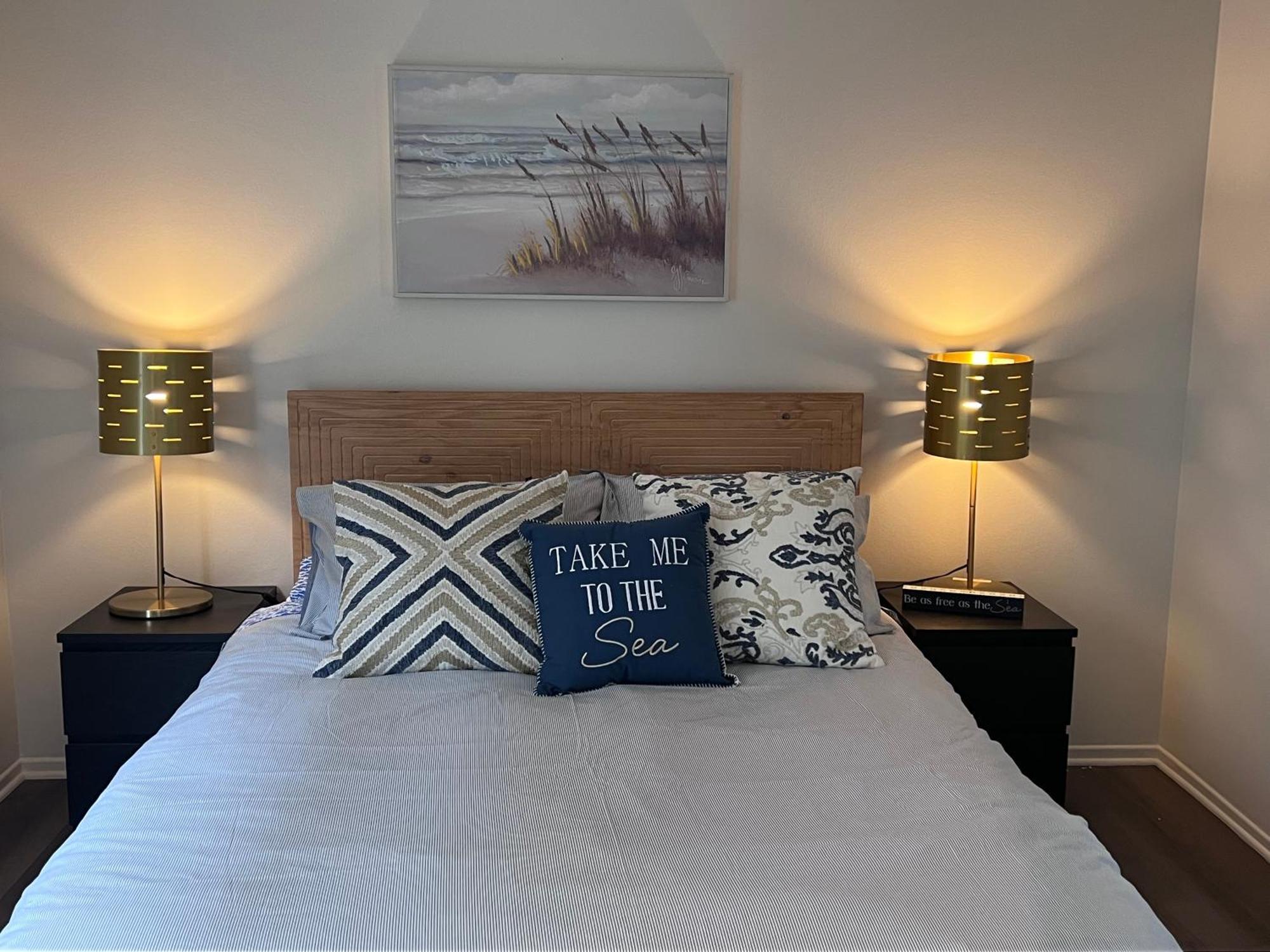 The Electric Blue Abode, Oceanside Appartement *