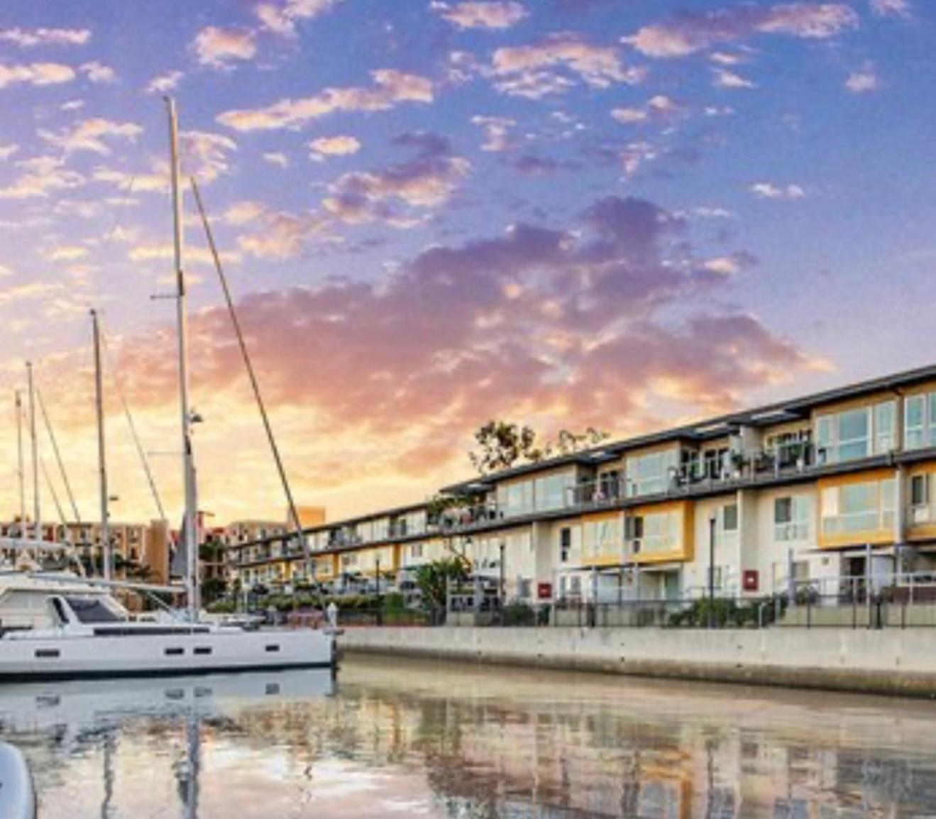 The Electric Blue Abode, Oceanside * Los Angeles